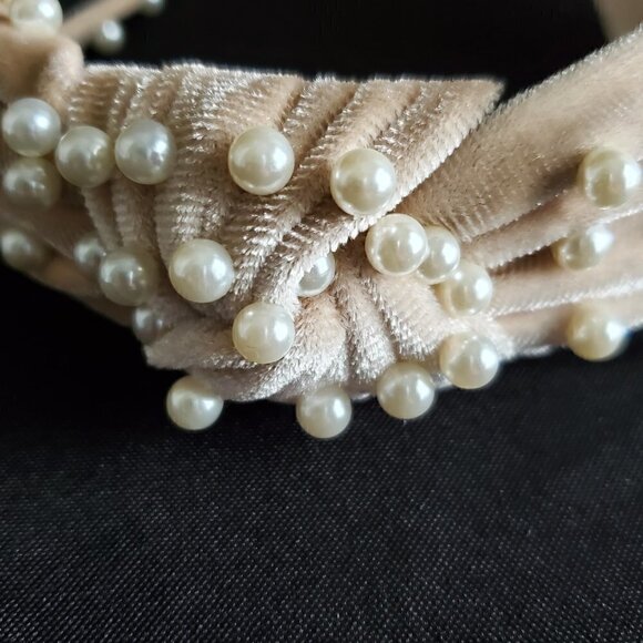 Pearl Velvet Headband - Picture 2 of 4